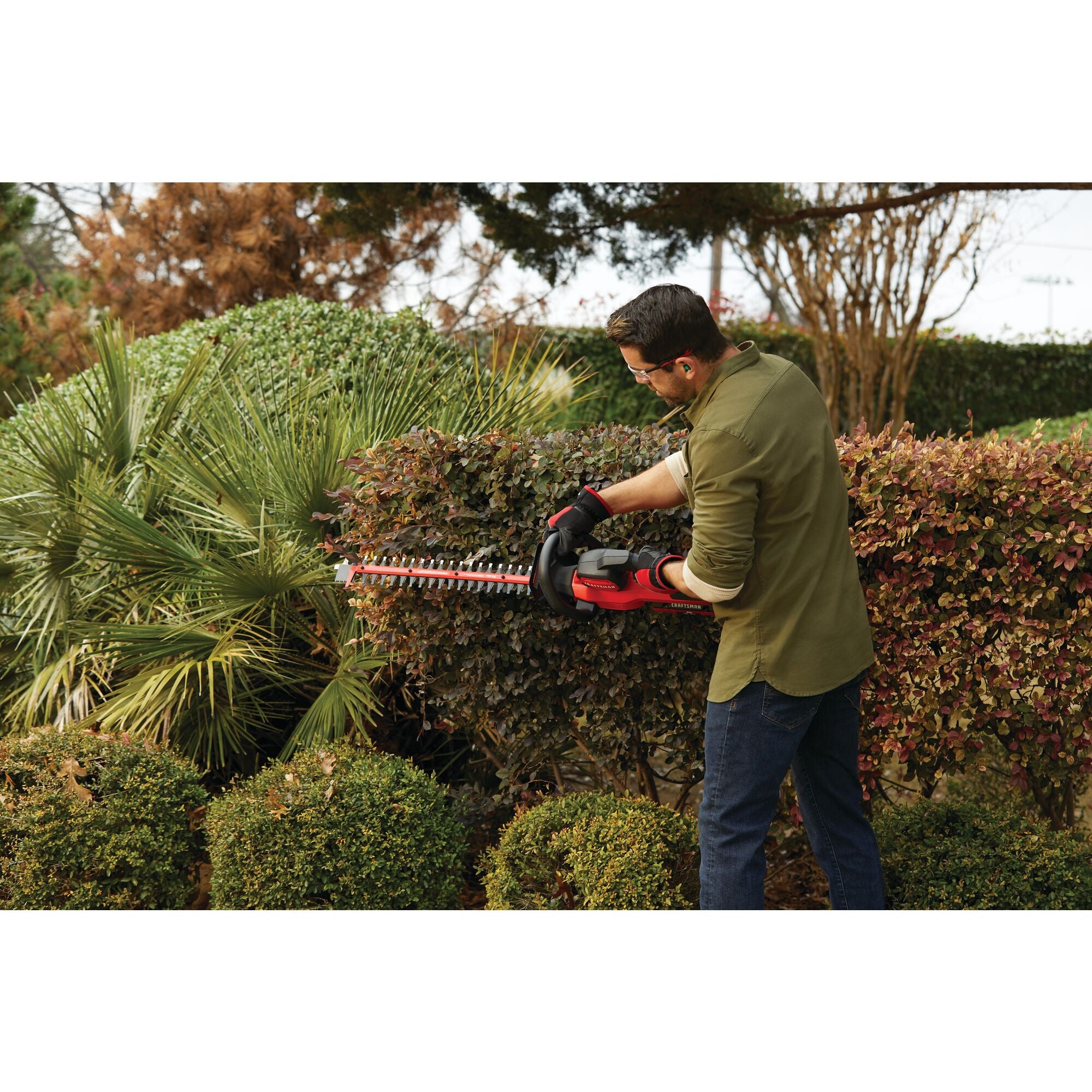 60V MAX* 24-in. Cordless Brushless Hedge Trimmer Kit With 2.5 Ah Battery and Charger Supply