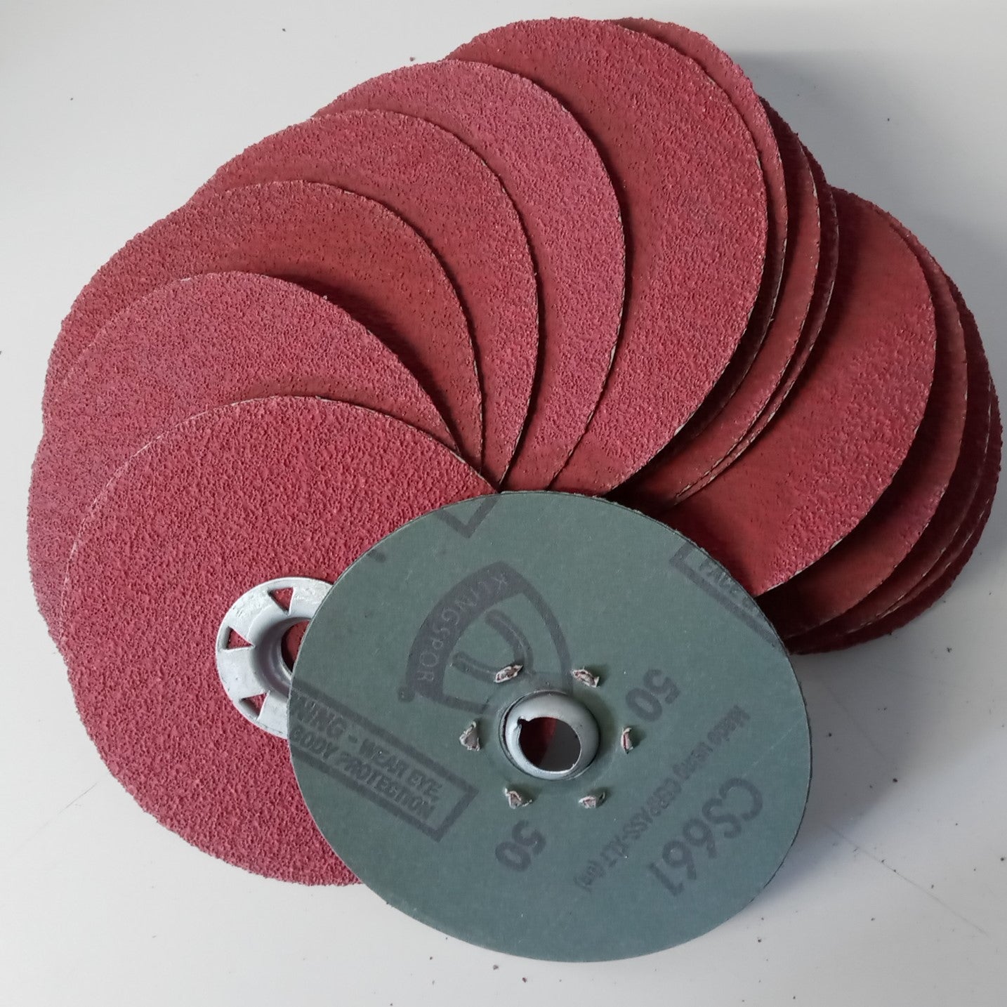 Dewalt DARC6G0515 Metal Stainless Finishing Fiber Discs 50grit 4-1/2″ 15-pack Fashion