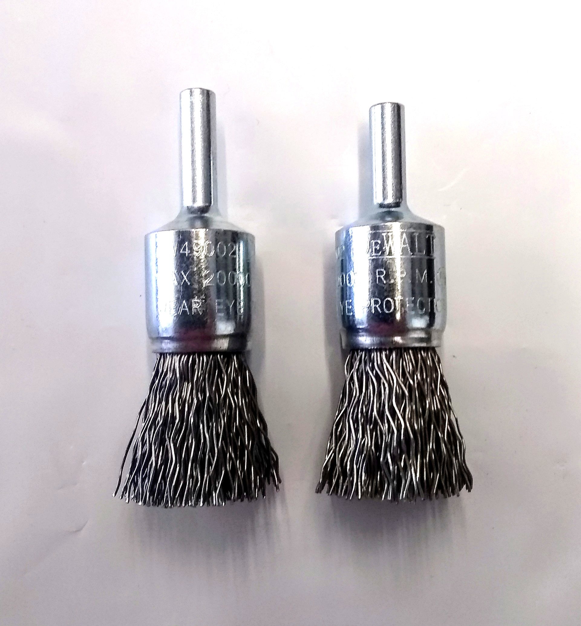 Dewalt DW49002 3/4″ x 1/4″ Shaft Carbon Crimp End Brush – 2PCS on Sale